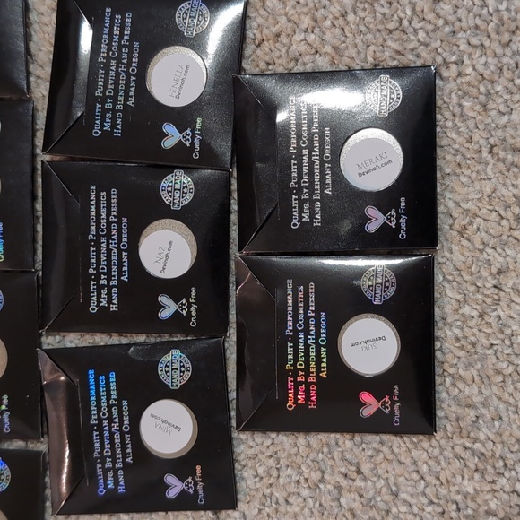 Devinah Cosmetics matte eyeshadow lot - Picture 4 of 8